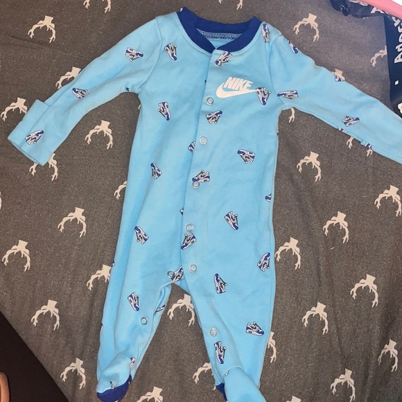 NewBorn Nike Sleeper - Picture 1 of 3